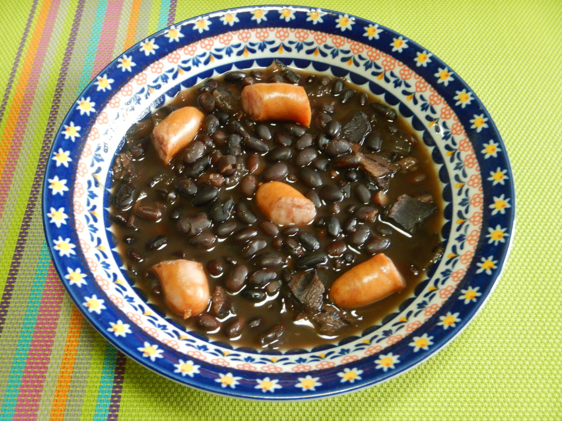 ソーセージと豆の煮込み フェジョアーダ ブラジル 世界の料理ショー とレシピ