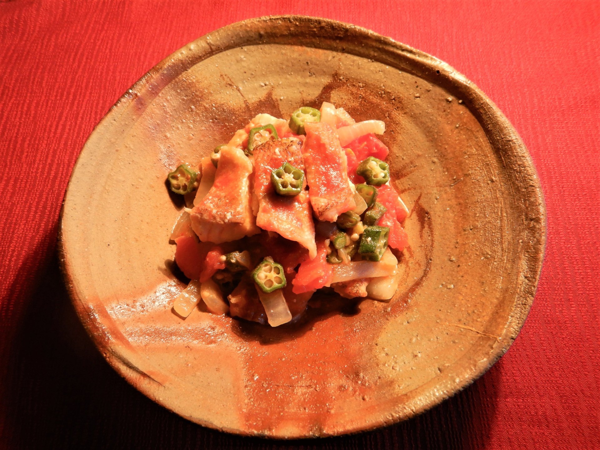 白身魚とオクラのトマト炒め カメルーン 世界の料理ショー とレシピ